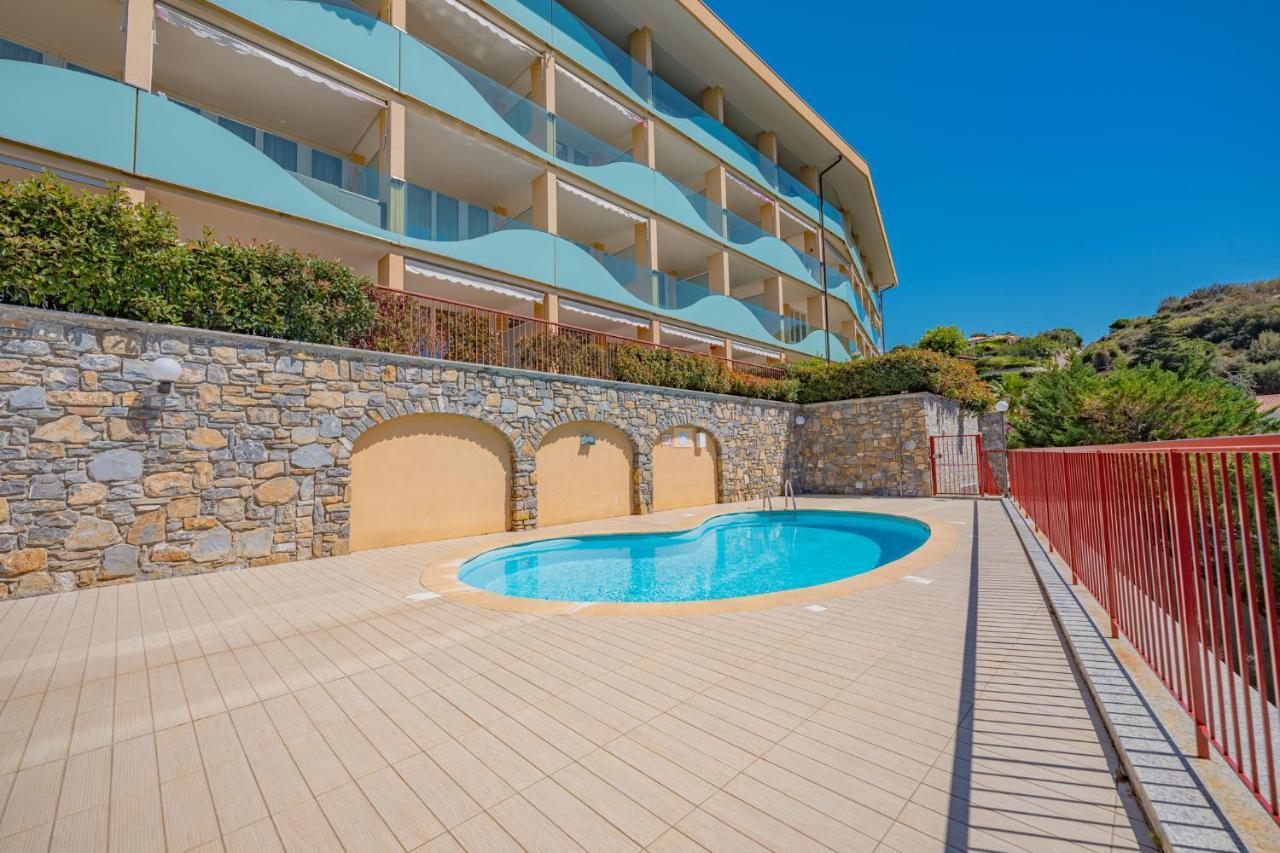 Appartamento Incantevole Con Piscina Vallecrosia Exterior photo