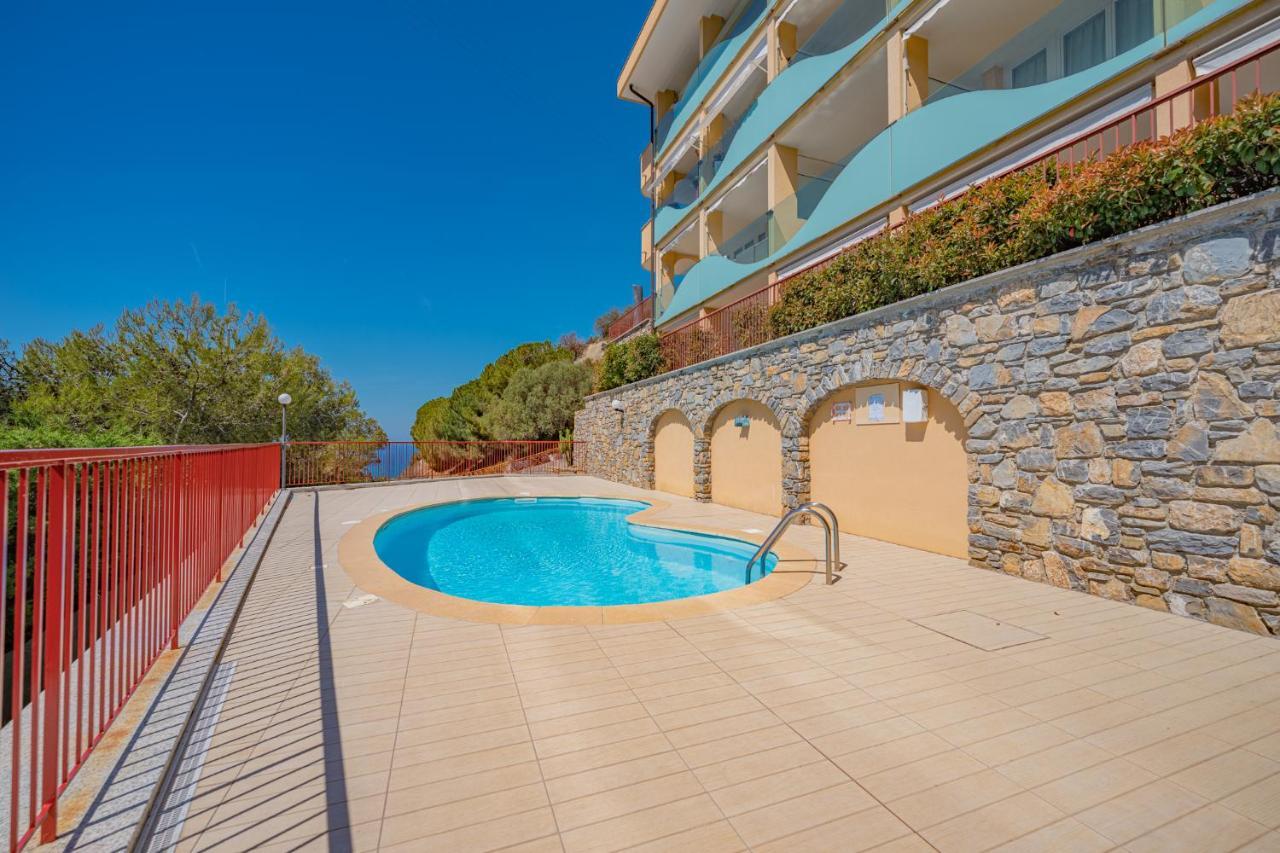Appartamento Incantevole Con Piscina Vallecrosia Exterior photo